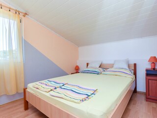 Apartment Lopar Features 13