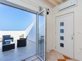 Apartment Lopar Features 18