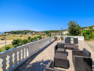 Apartment Lopar Features 11