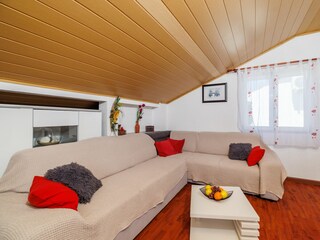 Apartment Lopar Features 15