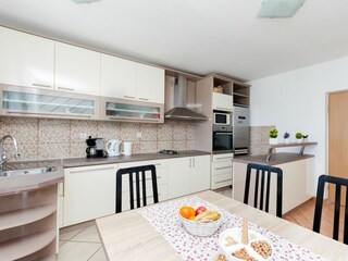 Apartment Lopar Features 15