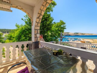 Apartment Lopar Features 25