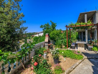 Apartment Lopar Features 11