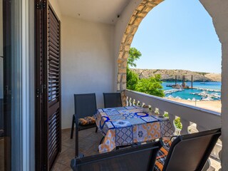 Apartment Lopar Features 13