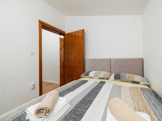 Apartment Lopar Features 14