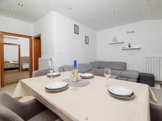 Apartment Lopar Features 22