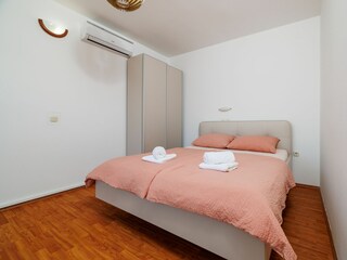 Apartment Lopar Features 16