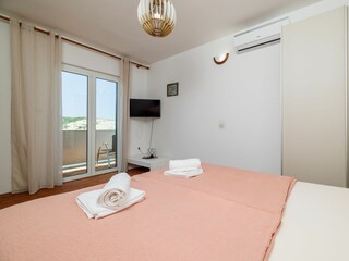 Apartment Lopar Features 23