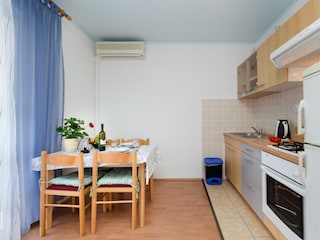 Apartment Lopar Features 13