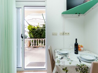 Apartment Lopar Features 13