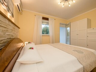 Apartment Lopar Features 21