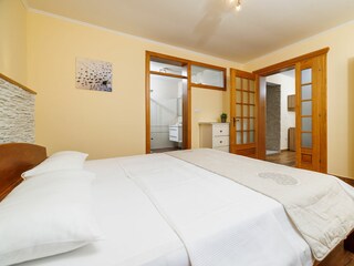 Apartment Lopar Features 14