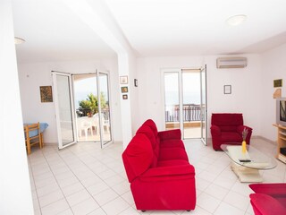 Apartment Jesenice bei Dugi Rat Features 10