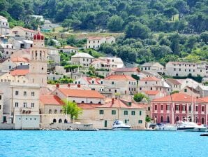 Apartments Tonka - Pučišća - image1