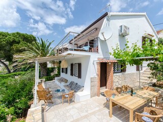 Holiday house Okrug Donji Features 36