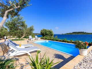 Holiday house Okrug Gornji Features 36