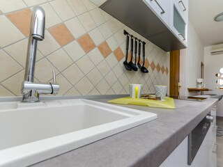 Apartment Okrug Gornji Features 13