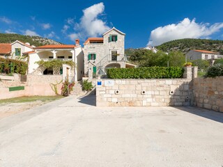 Holiday house Bol Features 1