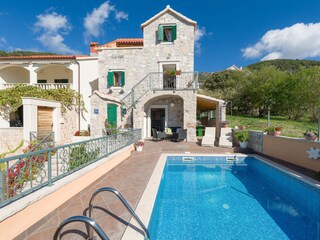 Holiday house Bol Features 48