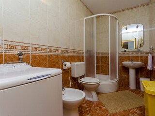 Apartment Arbanija Ausstattung 12