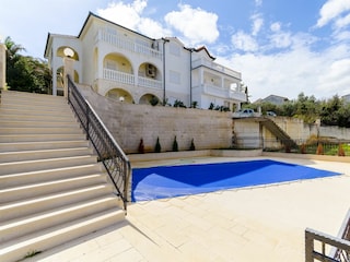 Apartment Arbanija Features 10