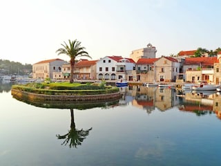Holiday house Vrboska Environment 61