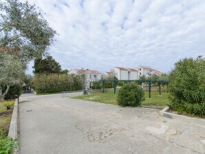 Apartments Villa Daniela - Stara Novalja - image1