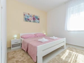 Apartments Luxury and Sea View - Brodarica - image1