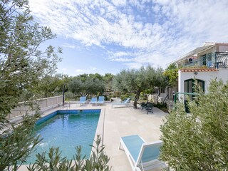 Holiday house Bol Features 1