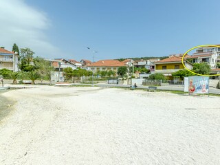 Apartment Okrug Gornji Environment 22