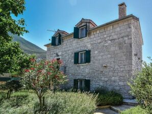 Holiday house Villa Caelum - Sestanovac - image1