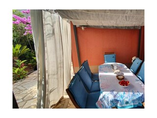 Holiday house Maslinica Features 25