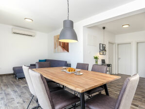 Holiday house Villa Petra - Kaštel Sućurac - image1