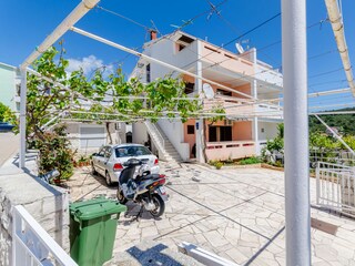 Apartment Okrug Donji Features 1