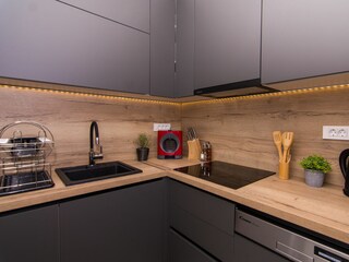 Apartment Okrug Gornji Features 12