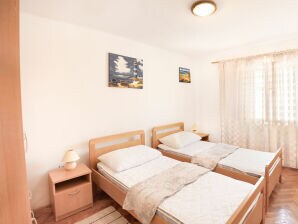 Apartments Milica - Kaštel Stari - image1