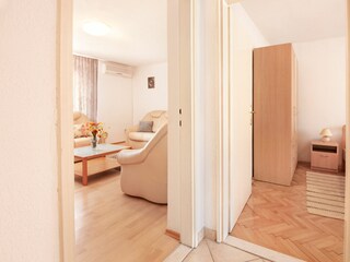 Apartment Kaštel Stari Features 12