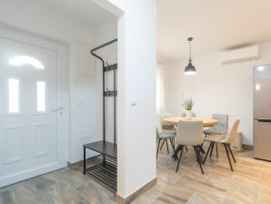 Holiday house Villa Strikina kuća - Rašćane - image1