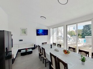 Holiday house Dicmo Features 34