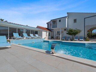 Holiday house Dicmo Features 51