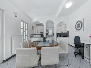 Holiday house Dicmo Features 52