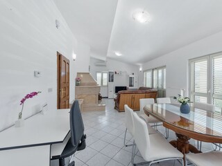 Holiday house Dicmo Features 54