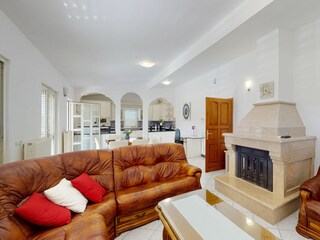 Holiday house Dicmo Features 57