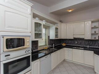 Holiday house Dicmo Features 6