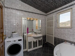 Holiday house Dicmo Features 30