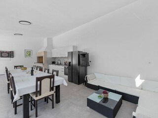 Holiday house Dicmo Features 53