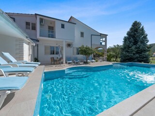 Holiday house Dicmo Features 66