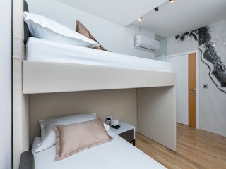 Holiday house Jesenice bei Dugi Rat Features 19