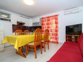 Apartment Okrug Gornji Features 12