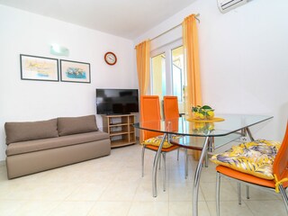 Apartment Okrug Gornji Features 13